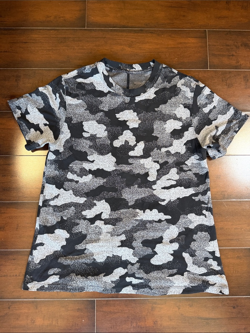 lululemon athletica Men's Black & Gray Camo Short-Sleeve Tee